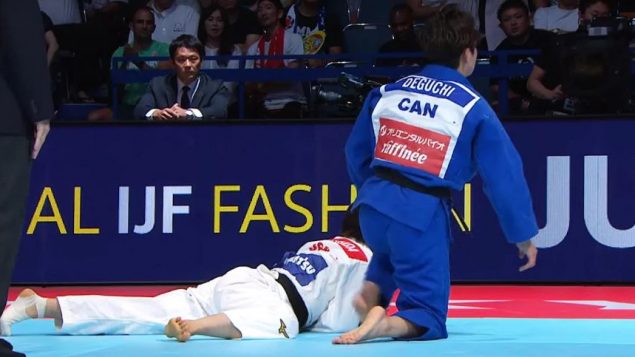 فازت كريستا ديغوشي على اليابانية تسوكاسا يوشيدابوازا-آري بعد 6 دقائق و 23 ثانية - PHOTO IJF YOUTUBE