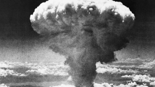 ألقت الولايات المتحدة الأمريكية قنبلة ذرية على مدينة هيروشيما في اليابان في 6 أغسطس آب  1945 - The Associated Press