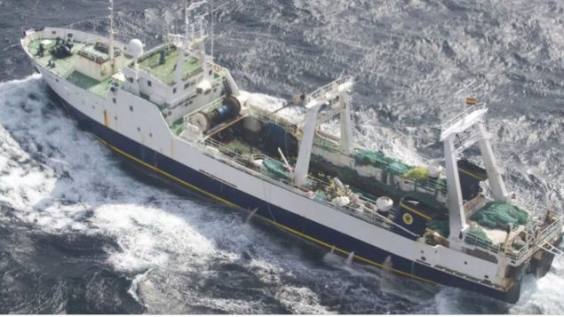 باخرة اسبانيّة متّهمة بممارسة الصيد غير الشرعي قبالة سواحل نيوفاوندلاند عام 2013/: des Ministère des pêches et Océans du Canada