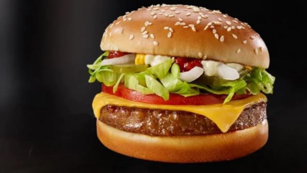شركة ماكدونالدز للوجبات السريعة باشرت بتقديم همبرغر مصنوع من بدائل اللحوم في عدد من مطاعمها في أونتاريو/McDonalds