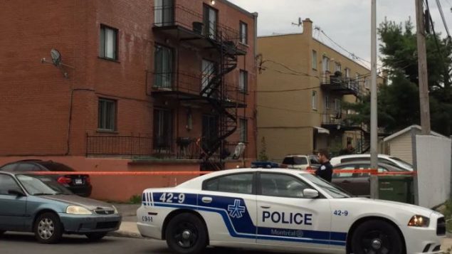 الشرطة تطوق المبنى الذي كان يقيم فيه سفيان غازي وزوجته السابق (2017) - Kate McKenna / CBC