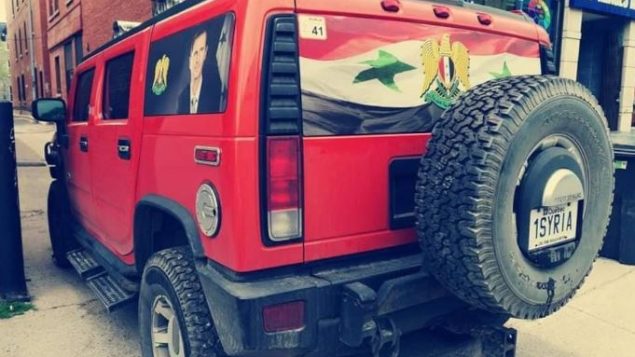 سيّارة قنصل سوريا الفخري في مونتريال وسيم رملي و تظهر على زجاج نافذتها صورة الرئيس السوري بشار الأسد/Facebook/Was/ Waseem Ramli