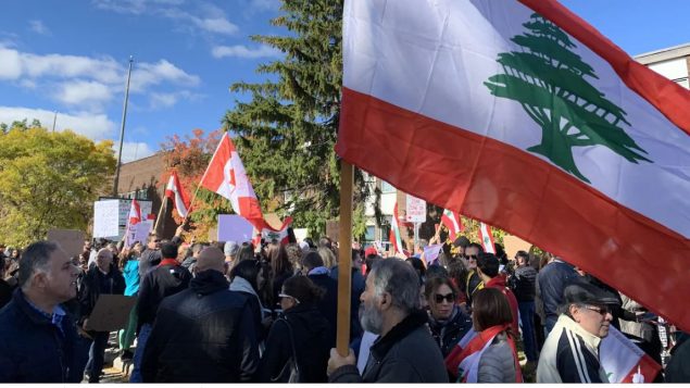 مظاهرة لأبناء الجالية اللبنانيّة في العاصمة أوتاوا تضامن مع المتظاهرين في لبنان/ Jean-François Poudrier/ Radio-Canada
