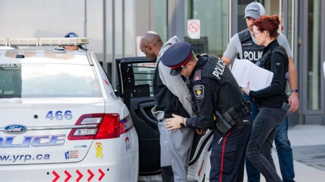 شرطة يورك في أونتاريو توقف أحد المتّهمين بالاتّجار بالبشر/Police Régionale de York