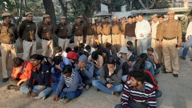 ألقت شرطة نيودلهي القبض على 32 شخصًا وأغلقت مركز اتصال مختص في خداع الكنديين - Delhi West Delhi DCP / Twitter