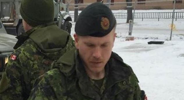 في وقت سابق من هذا العام حقّق الجيش الكندي في قضية جندي الإحتياط، باتريك ماثيوز، المشتبه في الإنتماء لجماعة يمينية متطرفة - Radio Canada / Archives / CBC