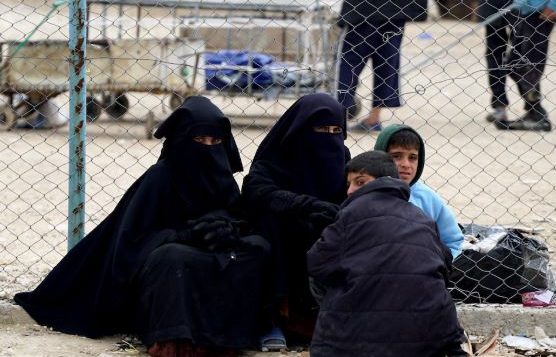 نساء وأطفال في مخيم الهول في شمال شرق سوريا - Radio Canada / Sylvain Castonguay