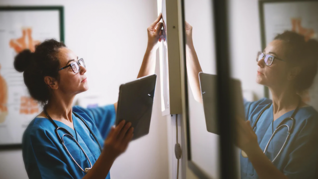نقابة الممرضين في نيوبرنزويك تدعو الحكومة إلى مواجهة النقص في عدد الممرّضين في المقاطعة/Dusan Petkovic/Getty Images