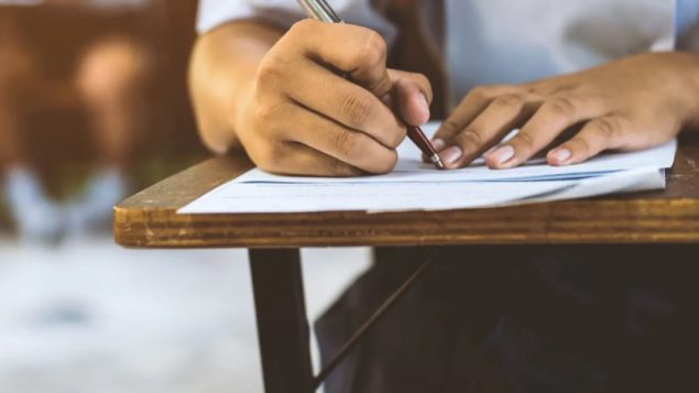 جامعة سايمون فرايزر أطلعت طلّابها على محاولة الغشّ التي حصلت خلال الامتحانات/Shutterstock/arrowsmith2