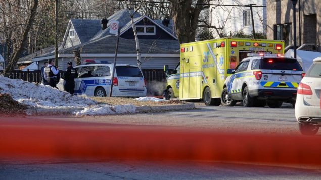 الشرطة تحقّق بعد العثور على سيّدة وطفليها مقتولين داخل منزلهم في شرق مونتريال/Simon-Marc Charron/Radio-Canada