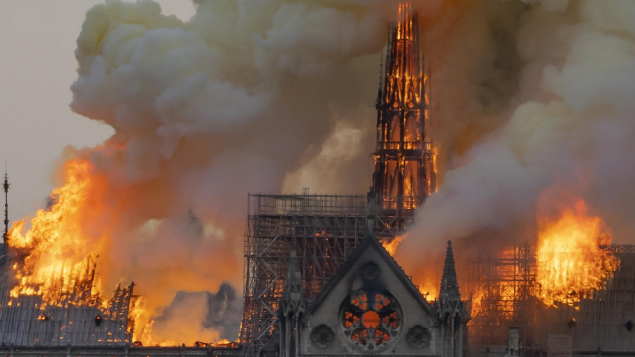 كاتدرائيّة نوتر دام في باريس ما زالت مقفلة بعد ثمانية أشهر على الحريق المدمّر الذي تسبّب بأضرار جسيمة فيها/Fabien Barrau/AFP/Getty Images