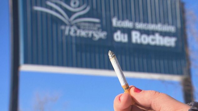 71 ٪ من المدخنين الذين تتراوح أعمارهم بين 18 و 24 سنة يرغبون في الإقلاع عن التدخين - Radio Canada