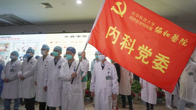 تأكدت إصابة 5.974 شخصاً بفيروس كورونا في الصين توفي منهم 132 بحسب آخر حصيلة في 29 كانون الثاني يناير. ومعظم الضحايا في مدينة ووهان التي تقع في مقاطعة هوباي، بؤرة المرض - Cheng Min/ Xinhua via AP