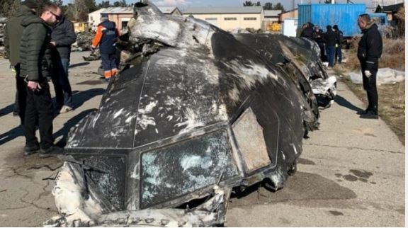 قتل جميع من كانوا على متن الطائرة وعددهم 176 شخصا عندما تحطمت يوم الأربعاء بعد دقائق من إقلاعها من مطار طهران - Ukrainian Presidential Press Service/Handout via Reuters