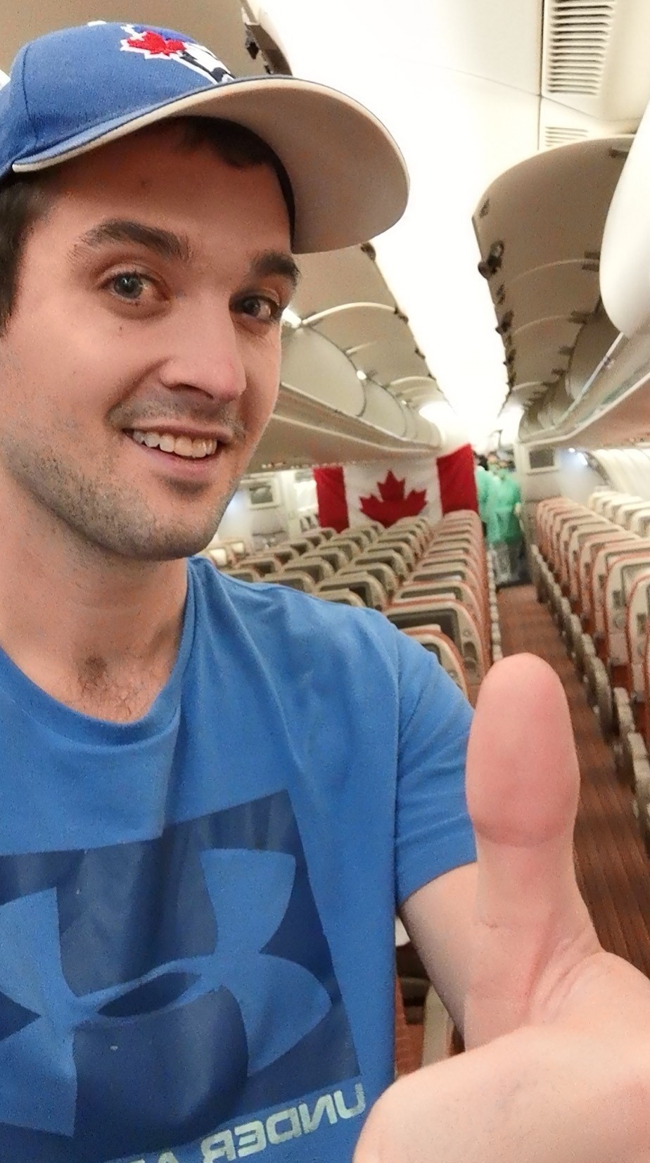 الكندي مايكل شيلنبرغ على متن الطائرة التي غادرت مدينة ووهان متجهة إلى كندا -06.02.2020- The Canadian Press / HO Michael Schellenberg