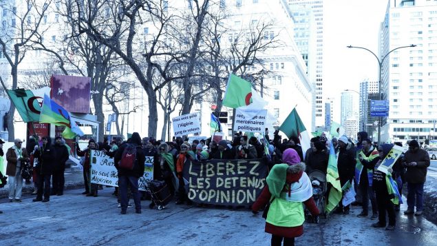 مظاهرة لجزائريي كندا في مونتريال يوم 22 فبراير شباط 2020 بمناسبة الذكرى الأولى لانطلاق الحراك الشعبي في الجزائر- Photo : Kamal Terraf
