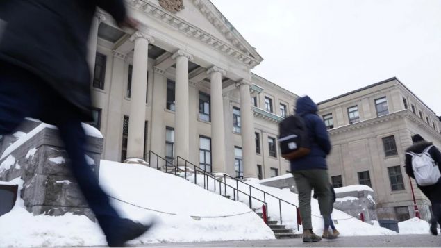 حالات انتحار الطلاّب تقلق إدارة جامعة/Francis Ferland/CBC/ هيئة الإذاعة الكنديّة
