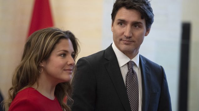 رئيس الحكومة الكنديّة جوستان ترودو وزوجته صوفي غريغوار في 05-12-2019/Justin Tang/CP