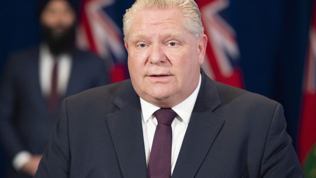 دوغ فورد رئيس حكومة أونتاريو أعلن عن إطار عمل لإعادة فتح اقتصاد المقاطعة/Frank Gunn/CP