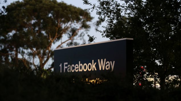 مقر! شركة فيسبوك في منلو بارك ولاية كاليفورنيا الأمريكية - Elijah Nouvelage / Reuters