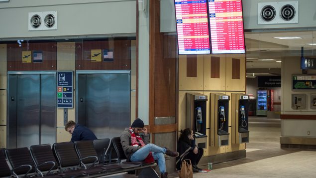 انخفض إجمالي الرحلات التجارية في مطار هاليفاكس بنسبة 88٪ تقريبًا في أبريل نيسان الماضي مقارنة بنفس الفترة من العام الماضي - Reuters Darren Calabrese /