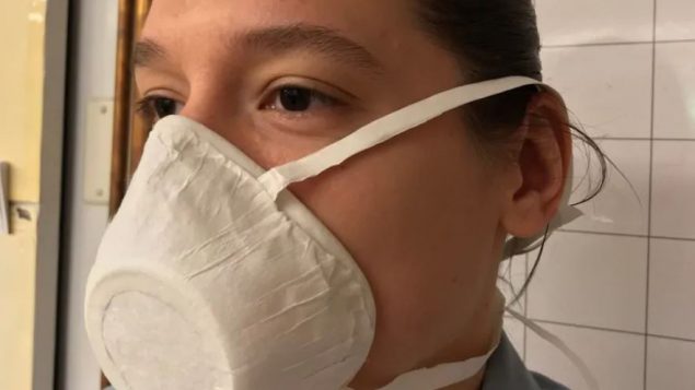 أُطلق اسم "كان ماسك" (Can-Mask) على الكمامة لإبراز أصله الكندي - UBC