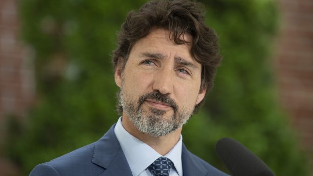 رئيس الحكومة جوستان ترودو وافق على إرسال الجنود الكنديّين إلى مراكز رعاية المسنذين في أونتاريو وكيبيك/Adrian Wyld/CP