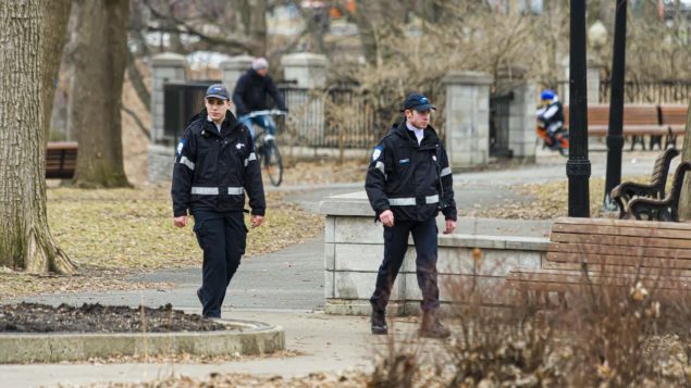 أصدرت شرطة مقاطعة كيبيك 6.000 غرامة متعلقة بتدابير كوفيد 19 من أصل 10.000 في كندا من مطلع أبريل نيسان و 15 يونيو ‏حزيران‎ Radio Canada / Daniel Thomas - ‎