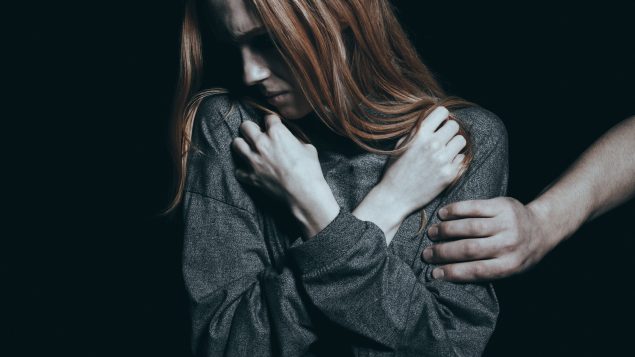 لا تتردد بعض الضحايا في الكشف عن هوية المعتدين المزعومين والتي تضمّ بعض الشخصيات الفنية الشهيرة والمدوّنين والمؤثّرين - iStock / Katarzyna Bialasiewicz