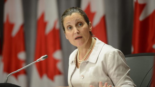 كريستيا فريلاند نائبة رئيس الحكومة الكنديّة تتحدّث في مؤتر صحفي في 16-07-2020//Sean Kilpatrick/CP
