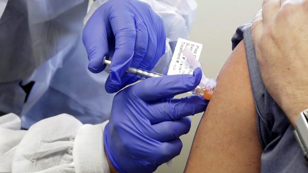 يقول المجلس إن المركز الكندي لعلم اللقاحات بجامعة دالهوزي كان جاهزًا لبدء التجارب السريرية في وقت مبكر من شهر يونيو حزيران، عندما وافقت وزارة الصحة الكندية على مشروع  "كانسينو" - Associated Press / Ted S. Warren
