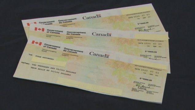 منذ حوالي شهر ، أعلن رئيس الحكومة جوستان ترودو عن تخفيف شروط التأمين على البطالة وثلاثة برامج جديدة لأولئك الذين لن يكونوا قادرين على الاعتماد على التأمين الخاص بالبطالة المعدل - Radio Canada