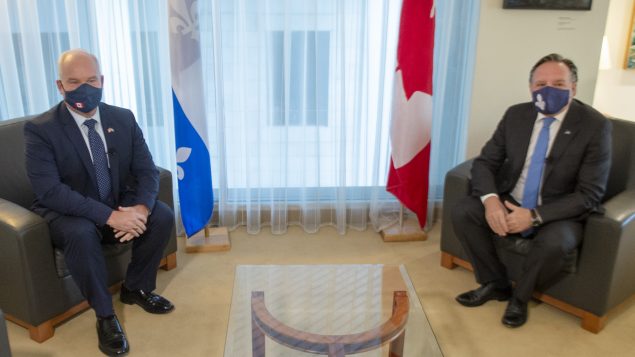 إرين أوتول زعيم حزب المحافظين (إلى اليسار) ورئيس حكومة كيبيك فرانسوا لوغو في مونتريال في 14-09-2020//Ryan Remiorz/CP