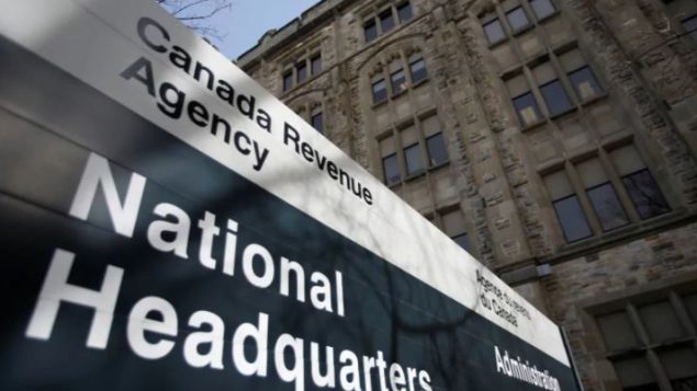 إلى غاية الأسبوع الماضي، دفع البرنامج 79,3 مليار دولار إلى 8,8 مليون شخص ، أي حوالي 40٪ من القوة العاملة الكندية - Chris Wattie / Reuters