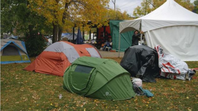 مخيم للمتشردين في حديقة أولد ستراثكونا في ادمونتون - Axel Tardieu / Radio Canada