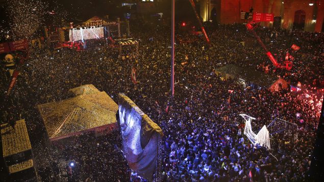 مظاهرة حاشدة في ساحة الشهداء في بيروت في 01-01-2020/ Bilal Hussein/AP