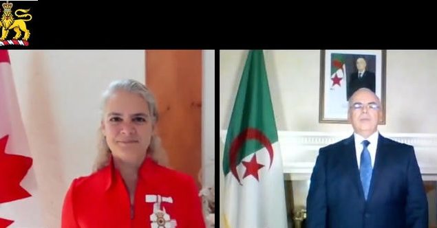 لعربي الحاج علي، سفير الجزائر الجديد لدى كندا يقدّم أوراق اعتماده "افتراضيًّا، لجولي باييت، حاكمة كندا العامة - Twitter/GG