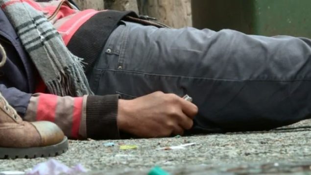 العديد من سكان ألبرتا ، مثل كبار السن وطلاب ما بعد الثانوية والعمال ذوي الدخل المنخفض ، غير مؤهلين للحصول على هذه المساعدة - CBC