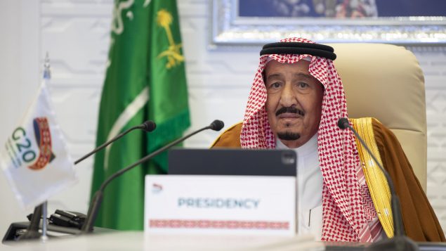 العاهل السعودي سلمان بن عبد العزيز ألقى كلمة افتتاحيّة في قمّة مجموعة العشرين في 22-11-2020/ Bandar Aljaloud/Saudi Royal Palace via AP)