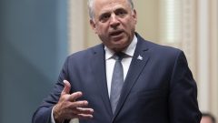 بيار فيتزغيبون وزير الاقتصاد الكيبيكي سمح بفتح أسواق الميلاد في المقاطعة /Jacques Boissinit/CP