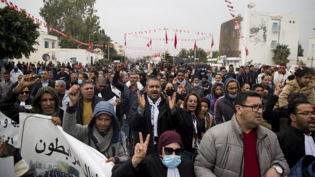 مظاهرة في مدينة سيدي بوزيد مهد ثورة الياسمين التونسيّة في 17-12-2020/Riadh Dridi/AP