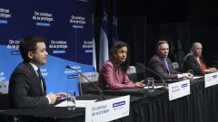من اليمين: مانون ماسيه زعيمة حزب التضامن، وفرانسوا لوغو زعيم حزب الكاك ورئيس الحكومة، ودومينيك أنغلاند زعيمة الحزب الليبرالي المحلّي، وبيار سان بول بلاموندون رئيس الحزب الكيبيكي في 22-12-2020/Paul Chiasson/CP