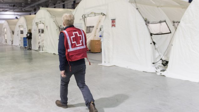 الصليب الأحمر أقام مستشفيات نقّالة في مدينة مونتريال خلال الموجة الأولى من الجائحة في 26-04-2020/Graham Hughes/CP