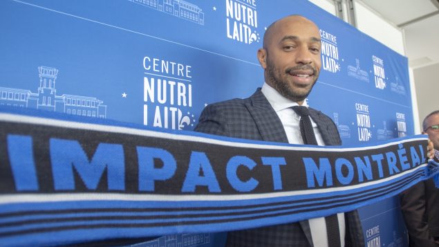 تأسس فريق "مونتريال امباكت" (Montreal Impact) تحت هذا الاسم في عام 1993، بعد اختفاء سلفه المحترف ، سوبرا مع حلّ الدوري الكندي لكرة القدم في عام 1992 (في الصورة، مدرّب الفريق تييري هنري) - (أرشيف) - The Canadian Press / Ryan Remiorz