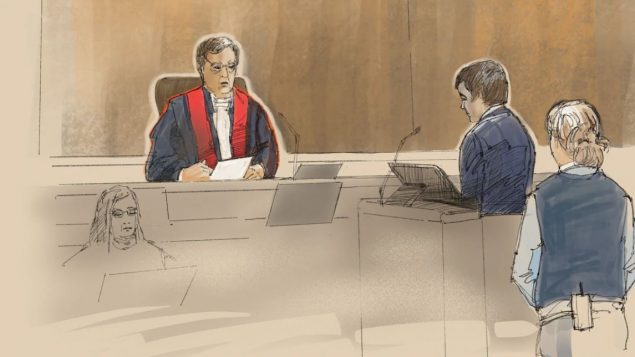 ألكساند بيسونيت منفّذ الهجوم عام 2017 على مسجد كيبيك الكبير خلال جلسة المحاكمة/Radio-Canada