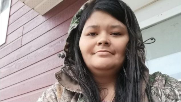 جويس إشاكوان من أمّة أتيكاميك من سكّان كندا الأصليّين نشرت شريط فيديو قبل لحظات من وفاتها في مستشفى جولييت في كيبيك، يُظهر تعرّضها للعنصريّة من قبل ممرّضتّين/Facebook