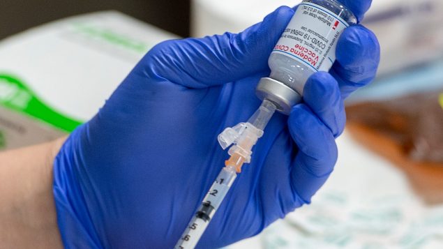 انطلقت حملة التطعيم ضدّ فيروس كورونا المستجدّ في كندا في 14-12-20220/Andrew Vaughan-Pool/THe Canadian Press