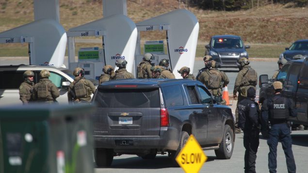 أسفرت أسوأ حادثة إطلاق نار في تاريخ كندا، وقعت في نوفا سكوشا ربيع العام الماضي عن سقوط 17 قتيلا/Tim Krochak/CP
