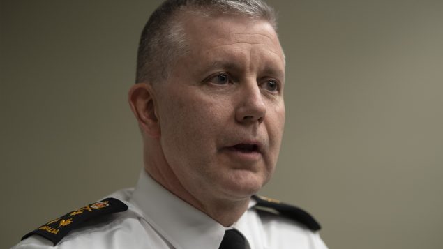نائب الأدميرال آرت ماكدونالد، رئيس هيئة أركان الدفاع في القوّات الكنديّة تنحّى عن منصبه أثناء التحقيق في ادّعاءات سوء سلوك جنسيّ بحقّه/Adrian Wyld/CP