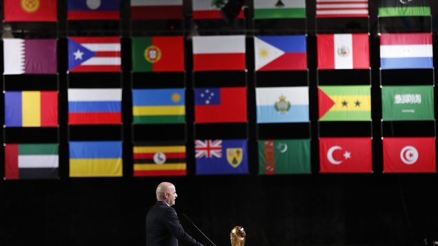 حصلت كلّ من كندا والولايات المتحدة الأمريكية و المكسيك على تأشيرة تنظيم كأس العالم لكرة القدة 2026 خلال اجتماع الاتحاد الدولي لكرة القدم في موسكو في 13 يونيو حززيران 2018 - Photo : AP Photo / Pavel Golovkin